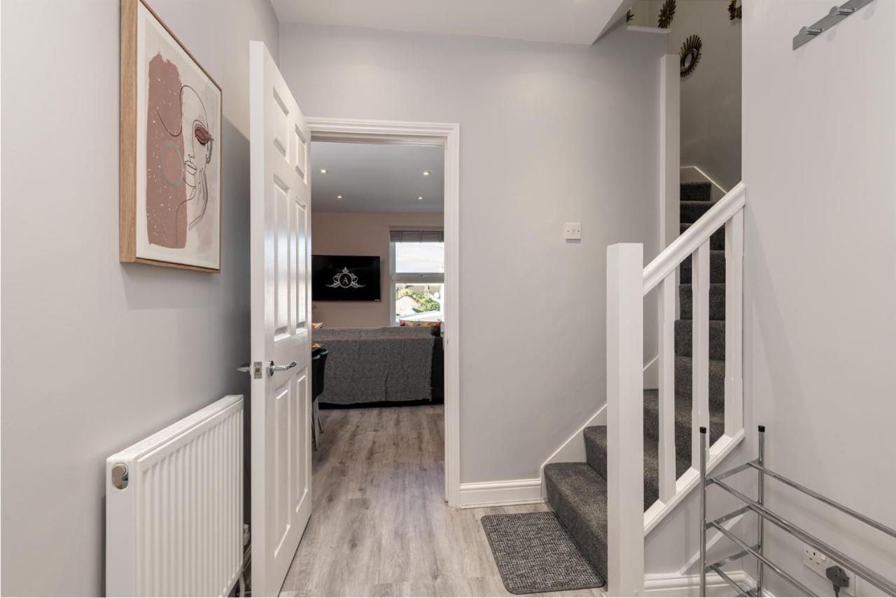 Cool, Calm & Contractor-Approved - Summer Stays Open - Apartment D Gillingham  Exterior foto
