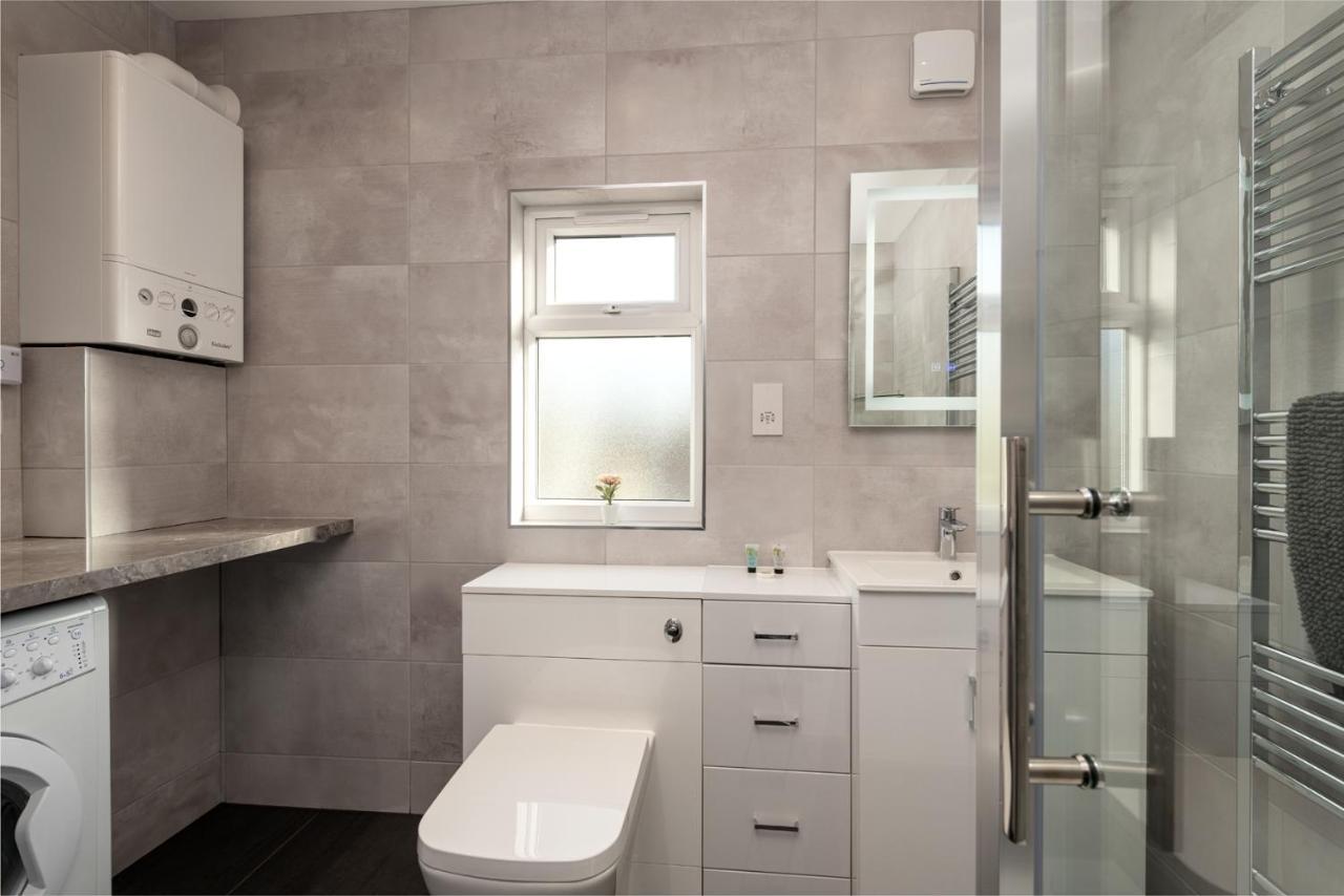 Cool, Calm & Contractor-Approved - Summer Stays Open - Apartment D Gillingham  Exterior foto